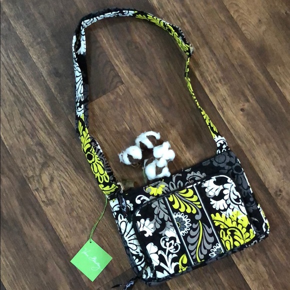 Vera Bradley Handbags - 🔥NWT Small Vera Bradley bag